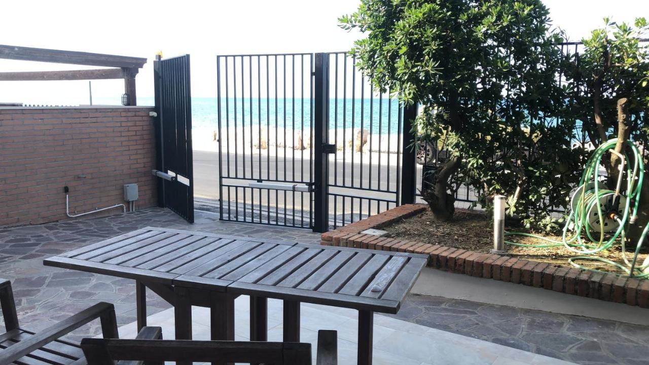 Beach Appartament Marina di Montemarciano Eksteriør billede